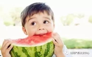 娱乐吃瓜小男孩小说